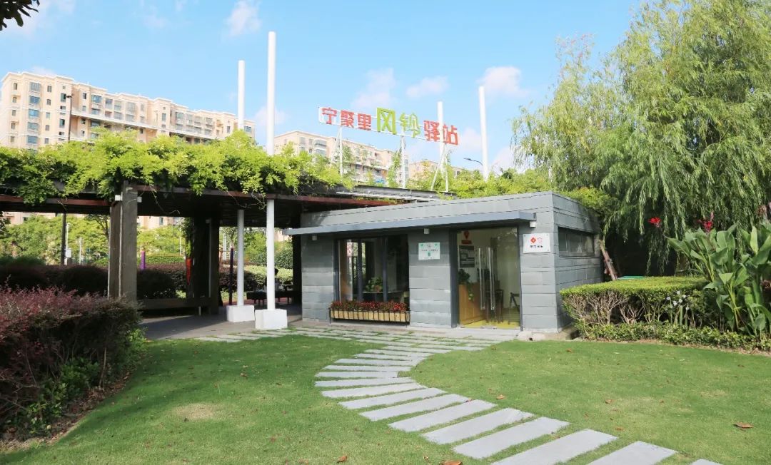 便民健身锻炼漫步游览长宁风铃驿站开放