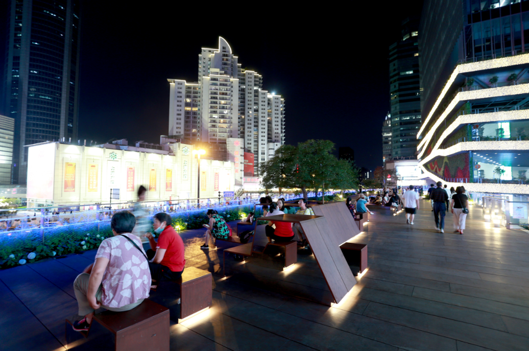 结合商业中心,历史风貌街区,滨水空间,公共绿地等户外公共空间的特点