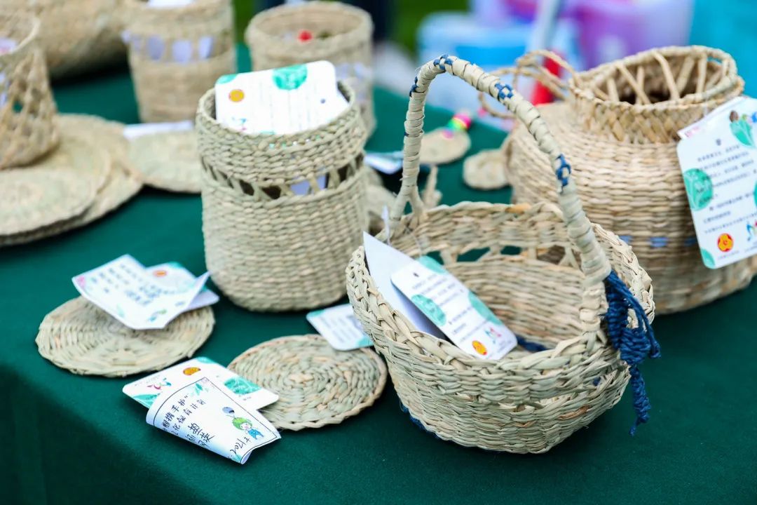 沙田镇第一小学的莞草工作坊,荣获全国第六届中小学生艺术展演活动