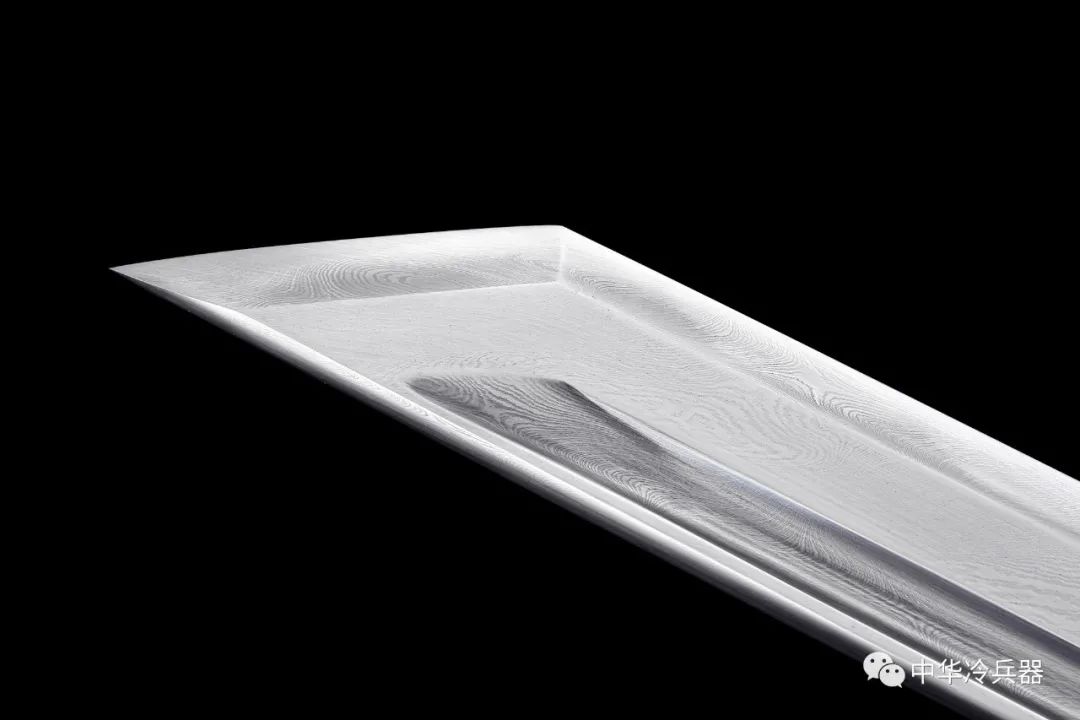 尉迟真金手中的极品宝刀精美霸气的大夏龙雀刀