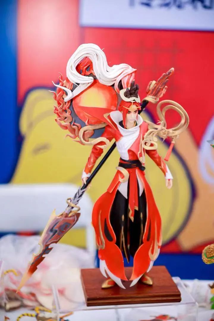 等文创类精品呈现,也有火宫殿臭豆腐,金井绿茶,郭福娭毑小钵子甜酒