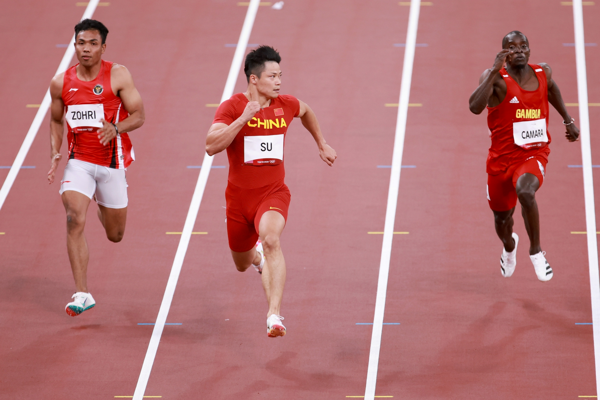 苏炳添扭头一幕还上了热搜.