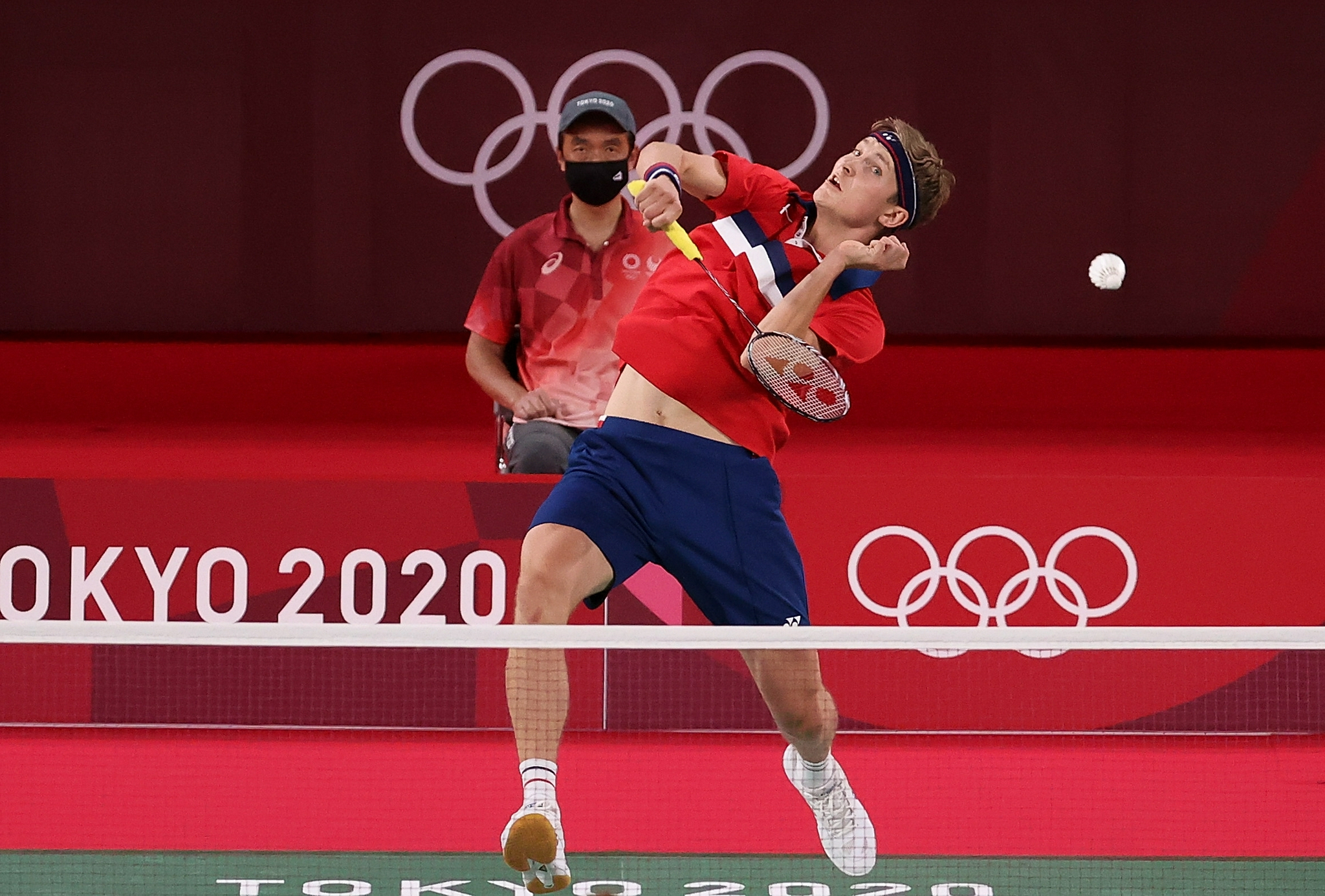 巅峰对决,奥运羽毛球男单决赛迎来"双龙会"