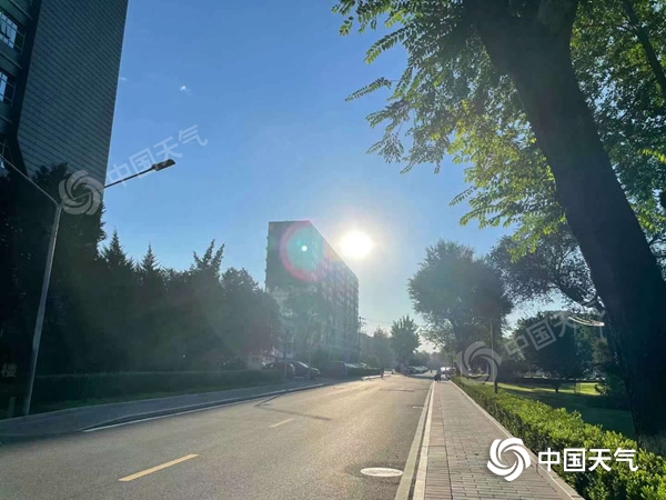 北京阳光开启八月第一天 午后山区有雷雨侵袭
