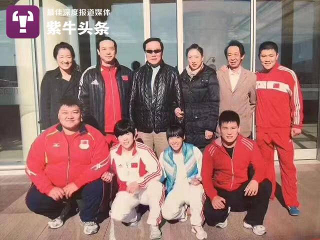 刘磊磊脱下穿了十多年的道服,和同样是退役运动员的老婆开了一家小