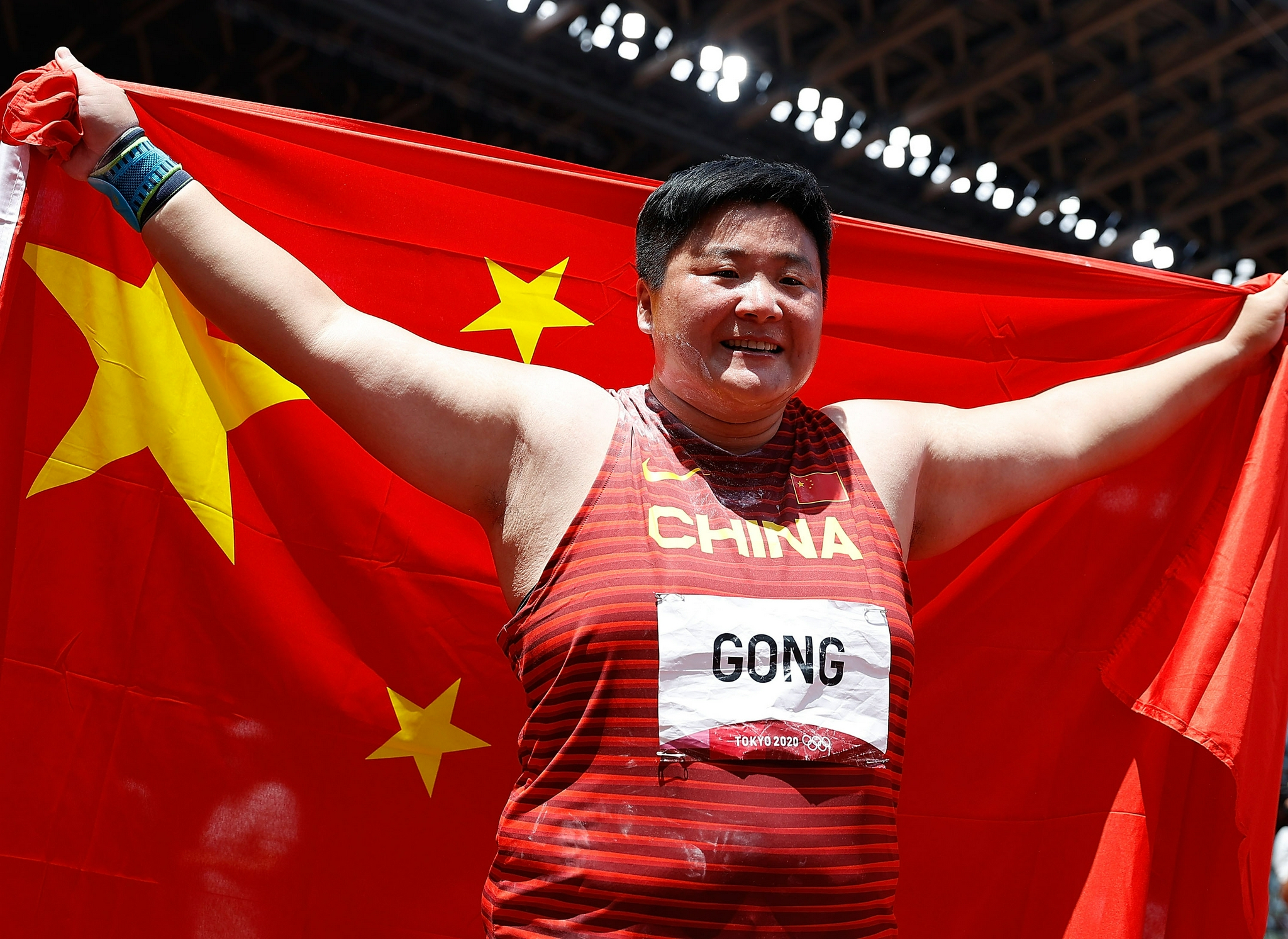 东京奥运会一掷牵金创历史四朝元老终圆梦记女子铅球奥运冠军巩立姣