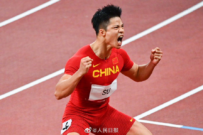 激动!看苏炳添冲刺后庆祝看到泪崩