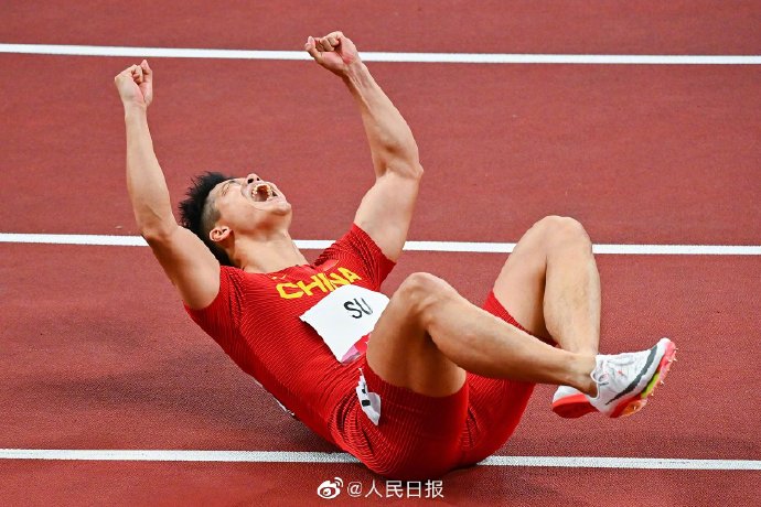 激动!看苏炳添冲刺后庆祝看到泪崩