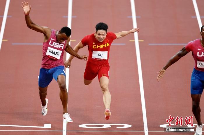 北京时间8月1日晚，在东京奥运会男子百米决赛中，中国选手苏炳添以9.98秒的成绩获得第六名，作为首位闯进奥运男子百米决赛的中国人，他再次创造了历史。中新社记者 富田 摄
