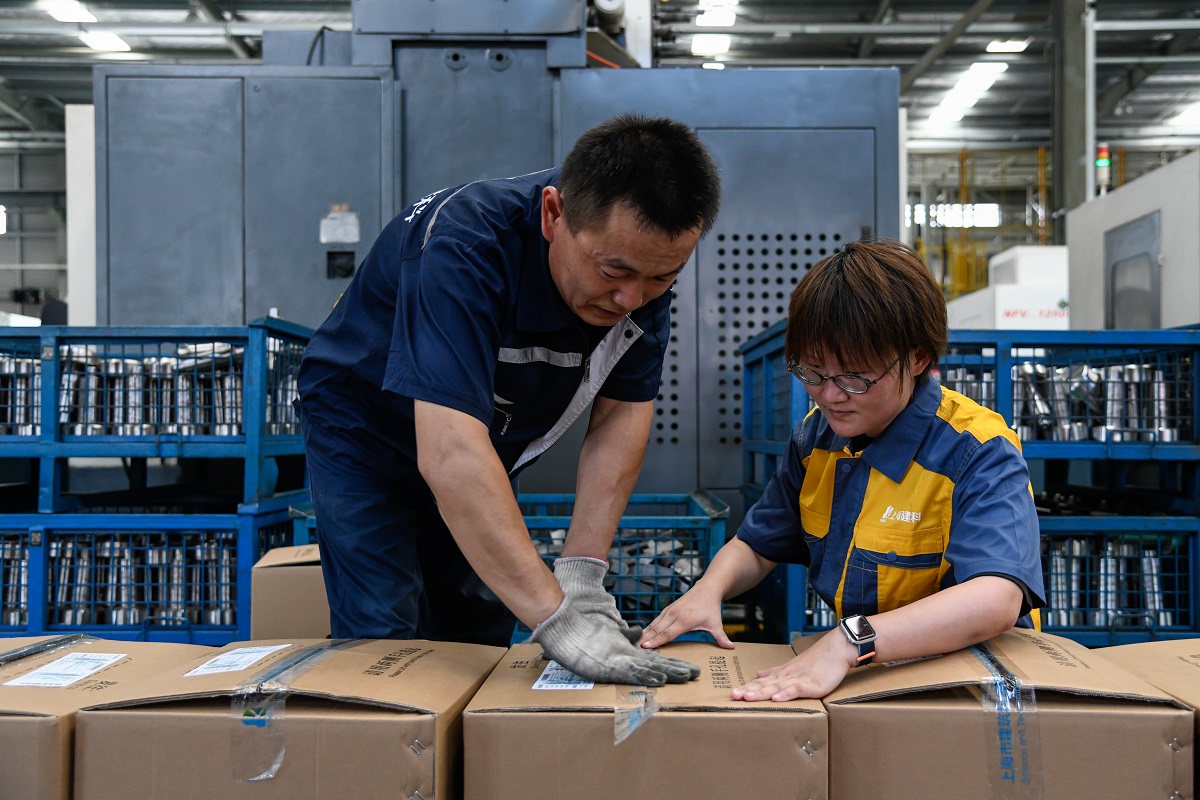 视频|封一个箱子2秒,拼的就是手速!记者拜师"包装工"