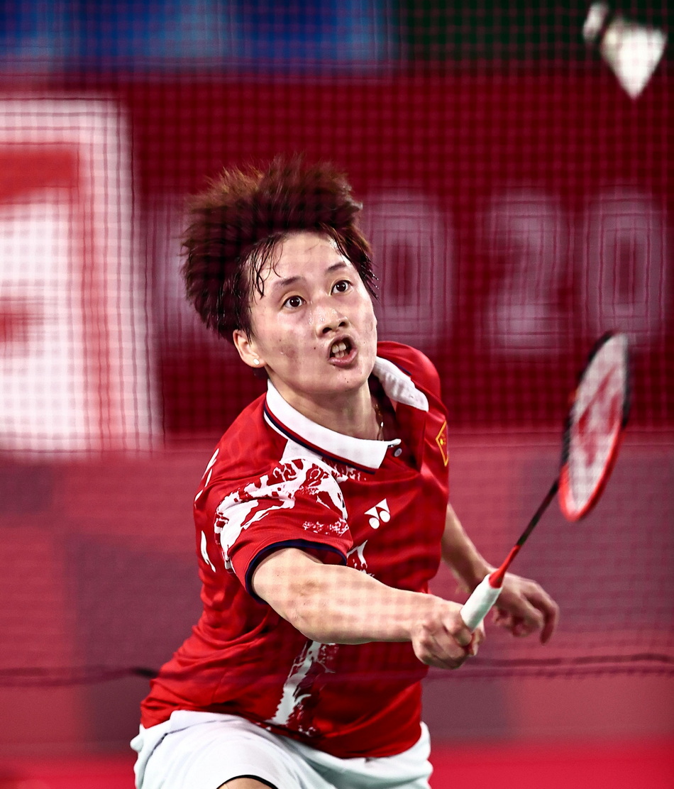 决战东京·战况|陈雨菲跪地庆祝首夺奥运羽球女单冠军