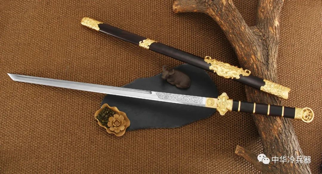 尉迟真金手中的极品宝刀精美霸气的大夏龙雀刀