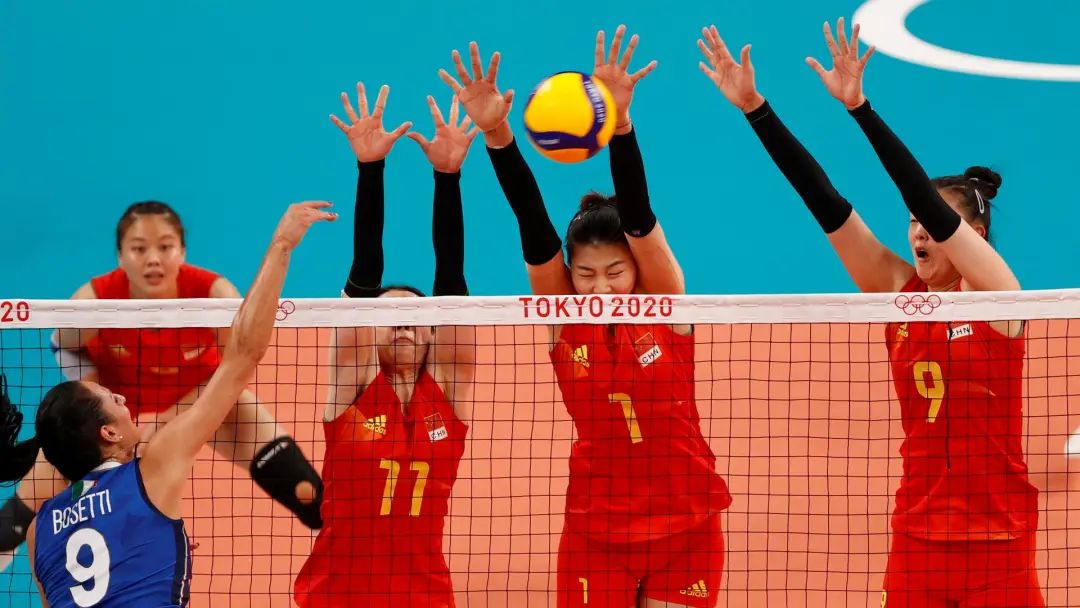 中国女排3比0完胜意大利，赛后连对手都为她们鼓掌休闲区蓝鸢梦想 - Www.slyday.coM