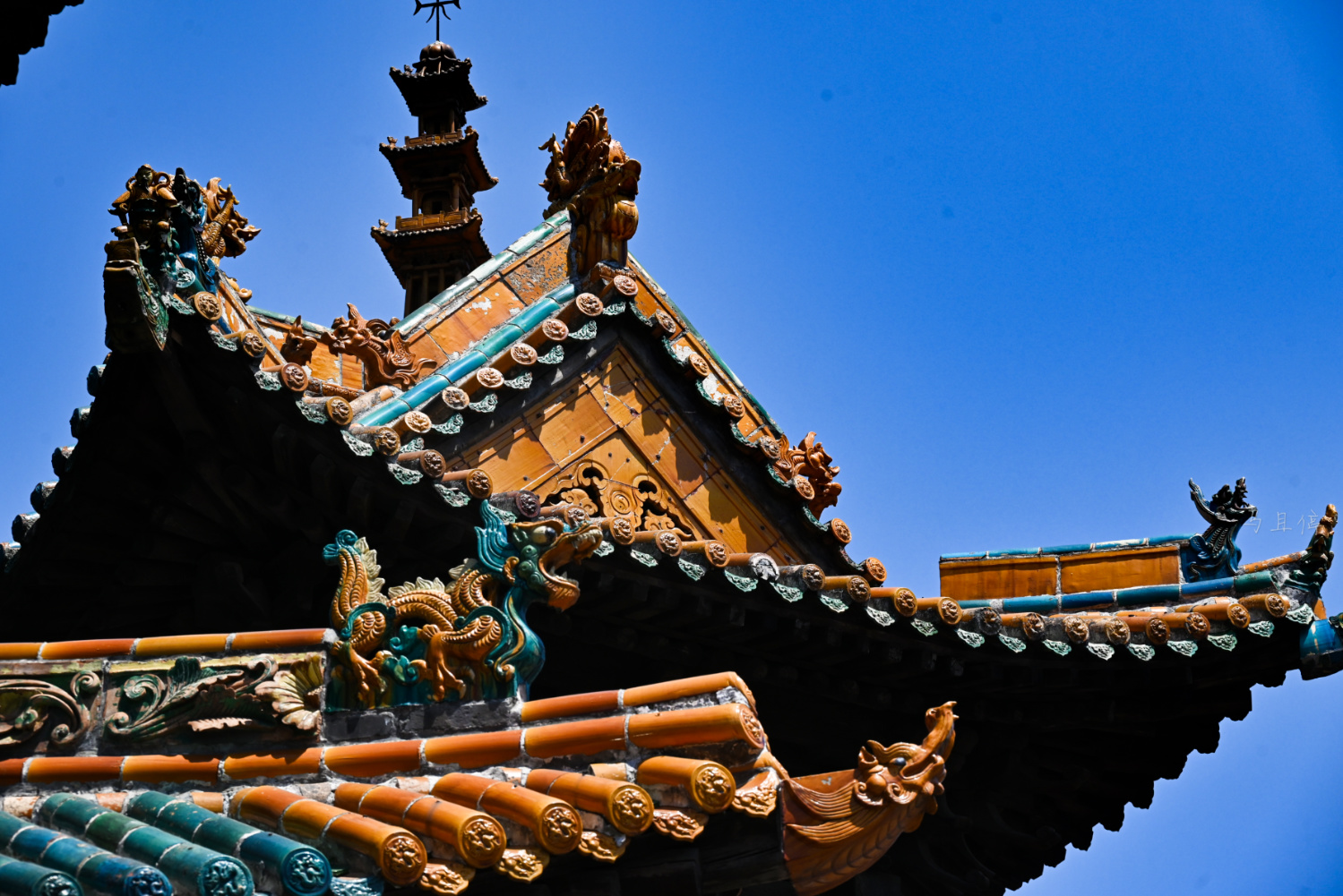 山西这座古建筑真棒!古时皇帝对它很器重,可看到中国精美的琉璃