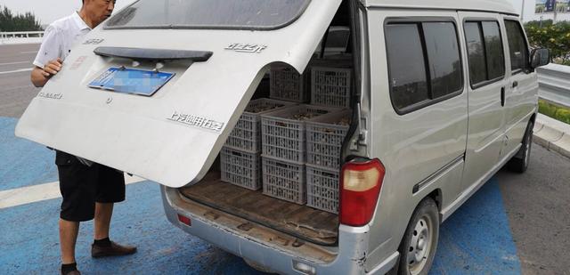 为啥面包车天天拉货都不坏?小轿车一碰就不行?老司机说出了原因