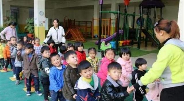 孩子午睡时,妈妈给的“玩具”掉出口袋,老师看了无奈：退学吧休闲区蓝鸢梦想 - Www.slyday.coM