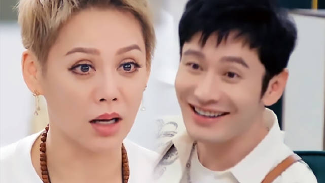 宁静犀利提问黄晓明,嘴瓢给黄晓明改姓,老黄尬笑颜开