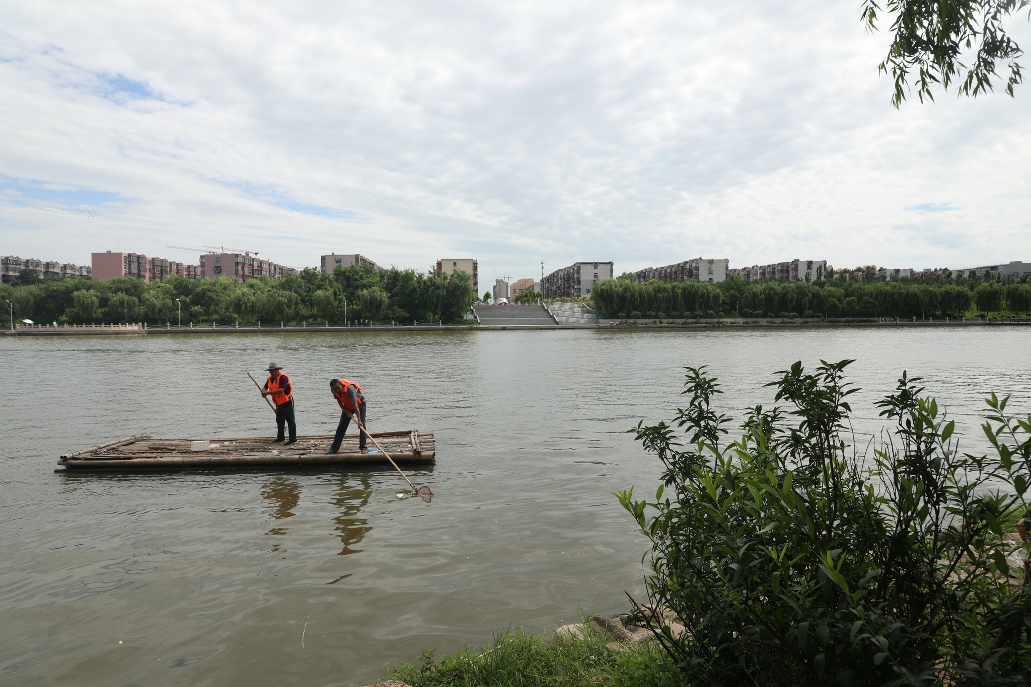河北丰润:巡河护水扮靓家园