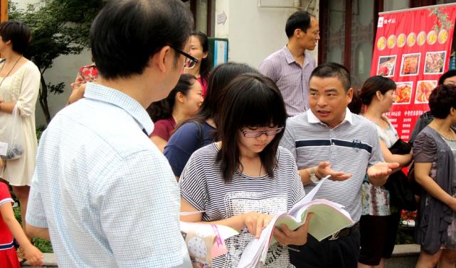 孩子考上本科大学,亲戚却劝其复读一年?看完校名后才懂休闲区蓝鸢梦想 - Www.slyday.coM