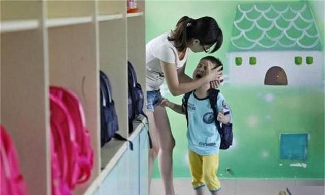 孩子午睡时,妈妈给的“玩具”掉出口袋,老师看了无奈：退学吧休闲区蓝鸢梦想 - Www.slyday.coM