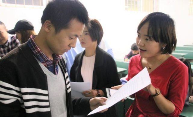 孩子考上本科大学,亲戚却劝其复读一年?看完校名后才懂休闲区蓝鸢梦想 - Www.slyday.coM