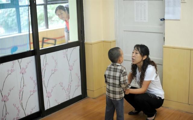 孩子午睡时,妈妈给的“玩具”掉出口袋,老师看了无奈：退学吧休闲区蓝鸢梦想 - Www.slyday.coM