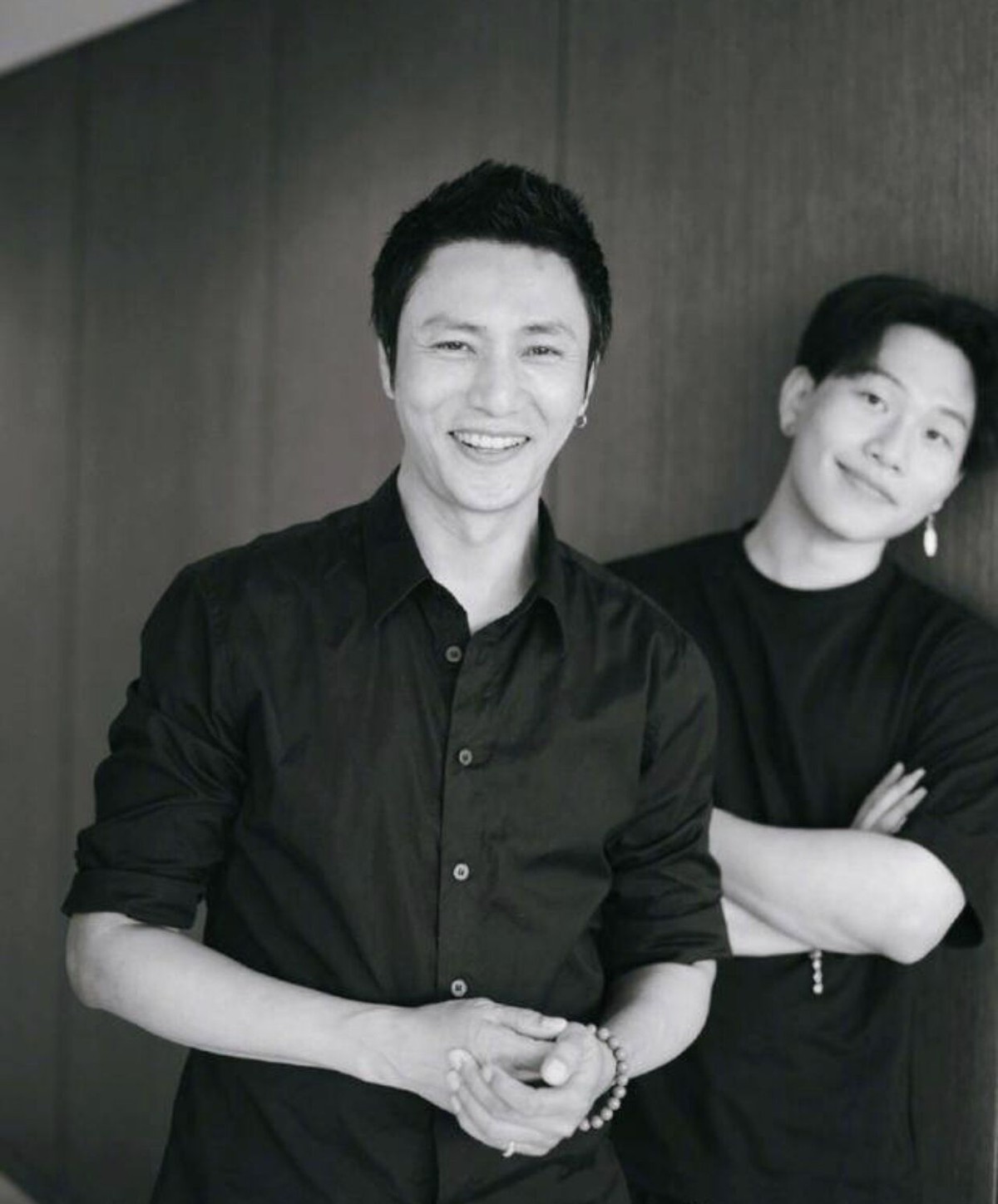 陈坤晒与儿子合照19岁陈尊佑长相俊秀神似爸爸生母至今仍是谜