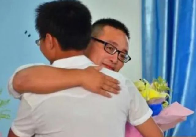 孩子考上本科大学,亲戚却劝其复读一年?看完校名后才懂休闲区蓝鸢梦想 - Www.slyday.coM