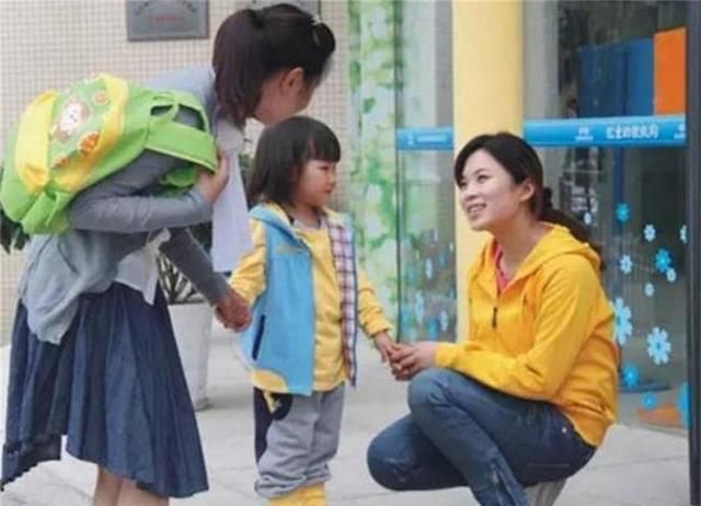 孩子午睡时,妈妈给的“玩具”掉出口袋,老师看了无奈：退学吧休闲区蓝鸢梦想 - Www.slyday.coM