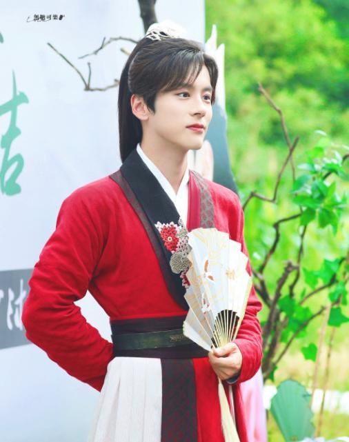 山河令成员新剧杀青男女主装扮太惊艳配角一如既往剧火人不火