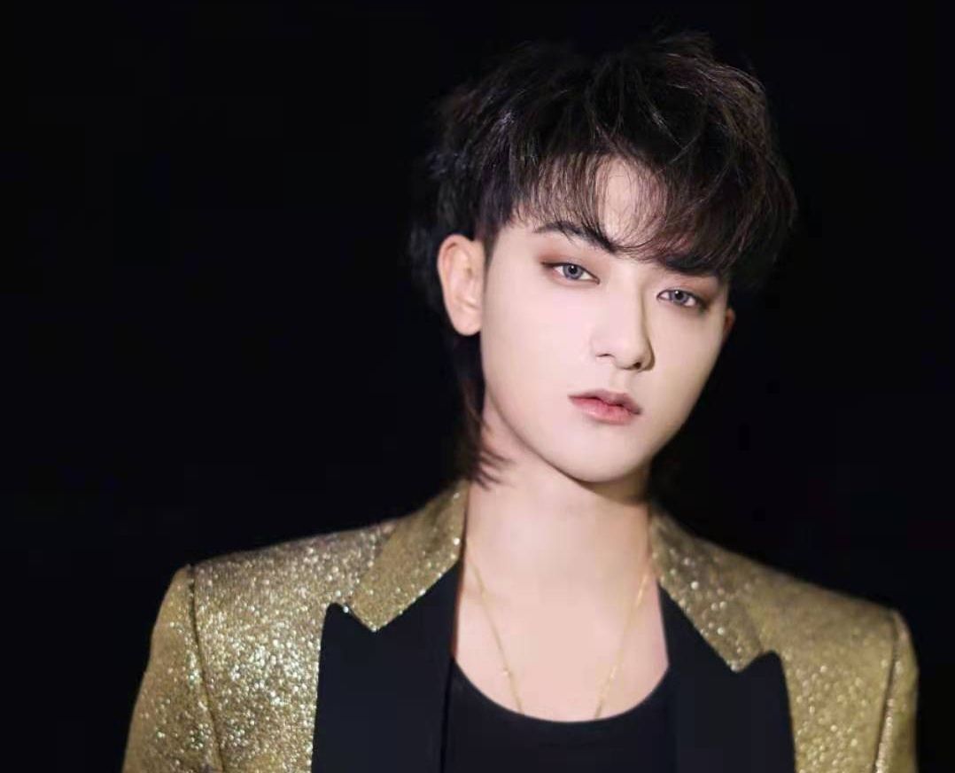 黄子韬还学过跳水?他跳得比不少奥运会上“炸鱼”的选手差啊!休闲区蓝鸢梦想 - Www.slyday.coM 黄子韬还学过跳水?他跳得比不少奥运会上“炸鱼”的选手差啊!休闲区蓝鸢梦想 - Www.slyday.coM