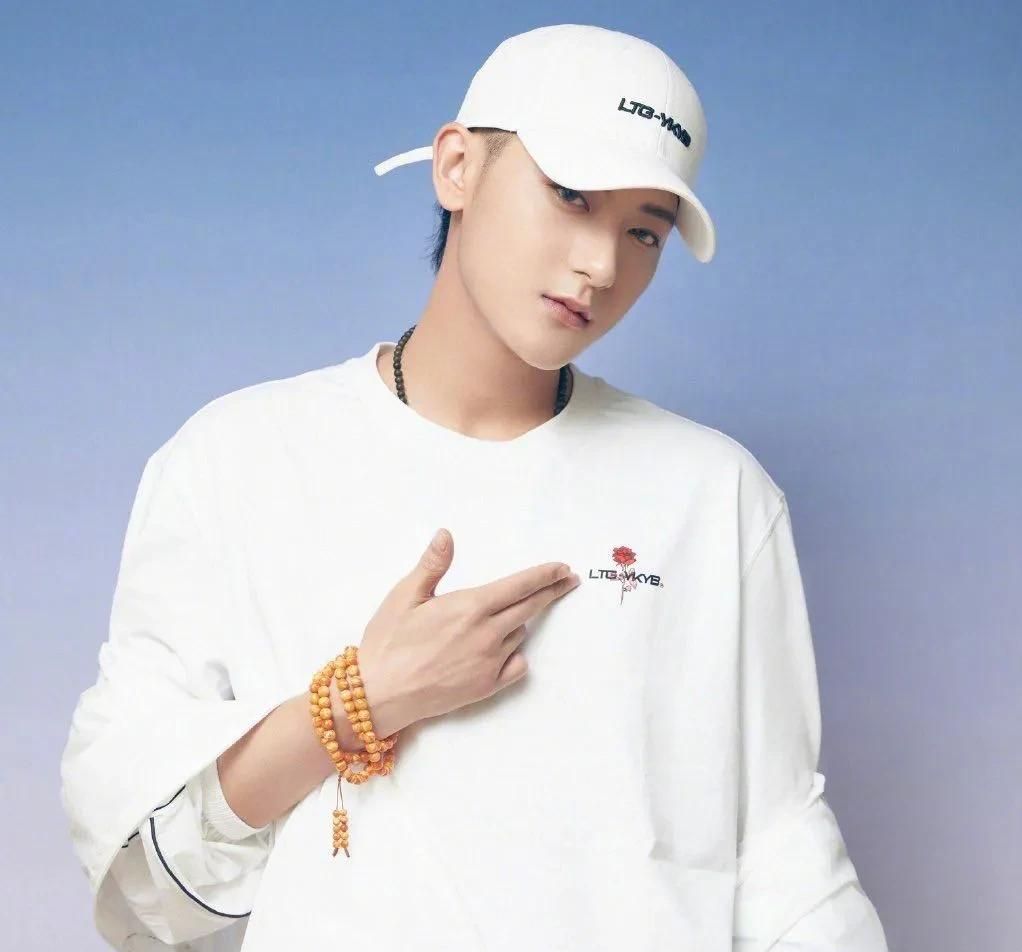 黄子韬还学过跳水?他跳得比不少奥运会上“炸鱼”的选手差啊!休闲区蓝鸢梦想 - Www.slyday.coM 黄子韬还学过跳水?他跳得比不少奥运会上“炸鱼”的选手差啊!休闲区蓝鸢梦想 - Www.slyday.coM