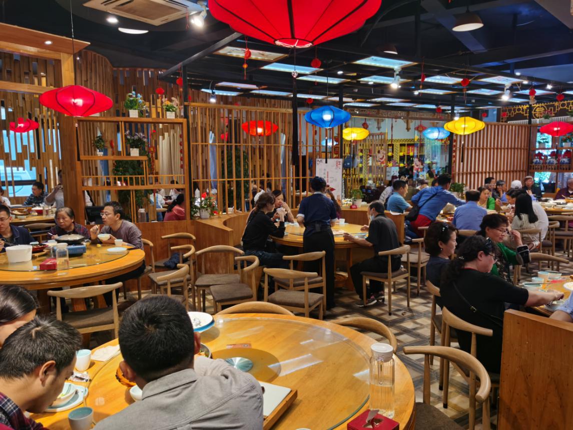 干饭人都爱的有红鸡毛店