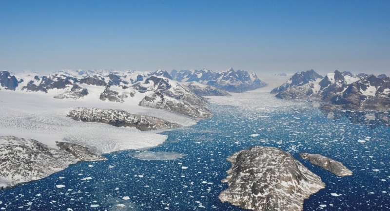 格陵兰岛大约80%的土地被冰盖覆盖,面积将近180万平方公里,为北半球最