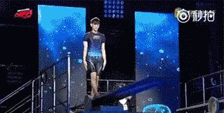 黄子韬还学过跳水?他跳得比不少奥运会上“炸鱼”的选手差啊!休闲区蓝鸢梦想 - Www.slyday.coM 黄子韬还学过跳水?他跳得比不少奥运会上“炸鱼”的选手差啊!休闲区蓝鸢梦想 - Www.slyday.coM