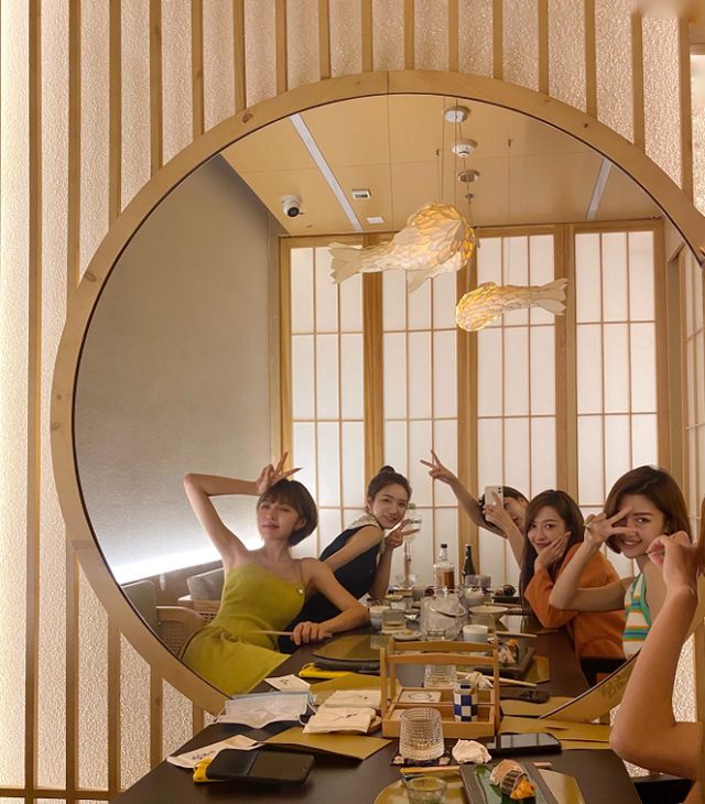 心动4：方彬涵晒女生聚餐照,女四因头发挡住女二,两人均被网暴休闲区蓝鸢梦想 - Www.slyday.coM