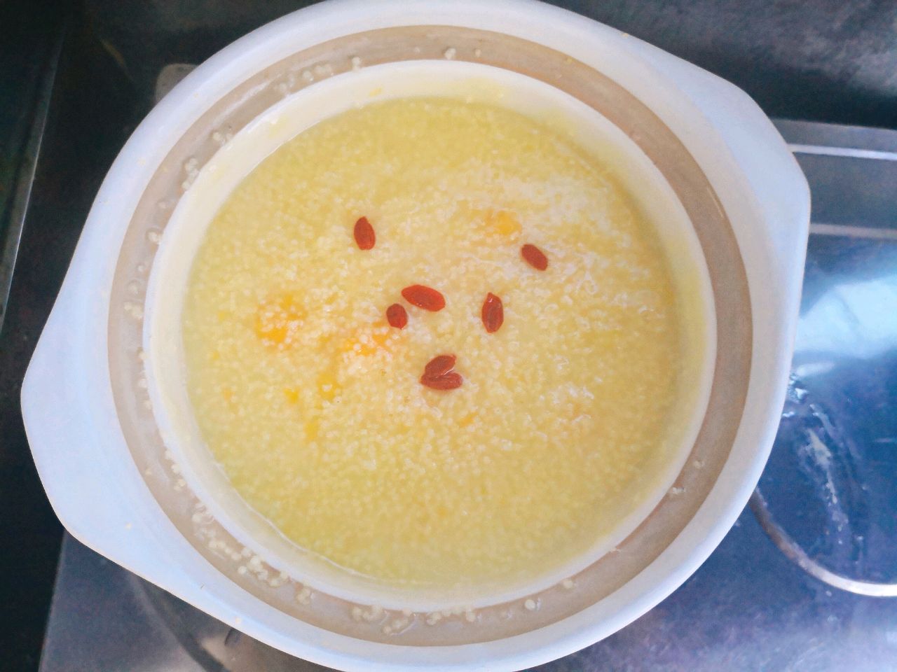 来一碗小米红薯粥香味浓郁营养丰富制作简单还好吃