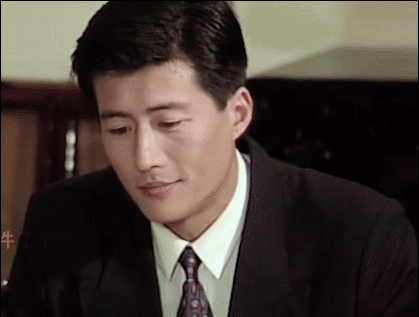 年轻时候的高曙光,长得精致又不失硬朗.