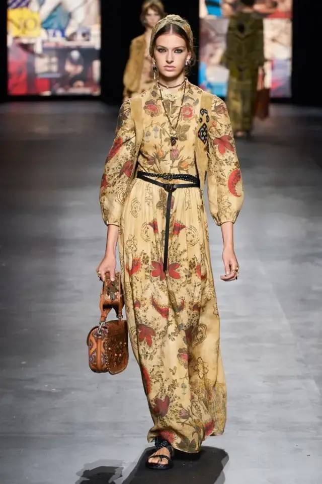 看秀场上的民族风广西卫视时尚中国今晚22:20