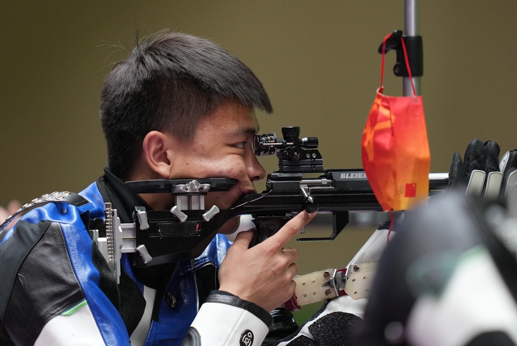 世界纪录!中国选手张常鸿赢得东京奥运会射击男子50米步枪三姿冠军