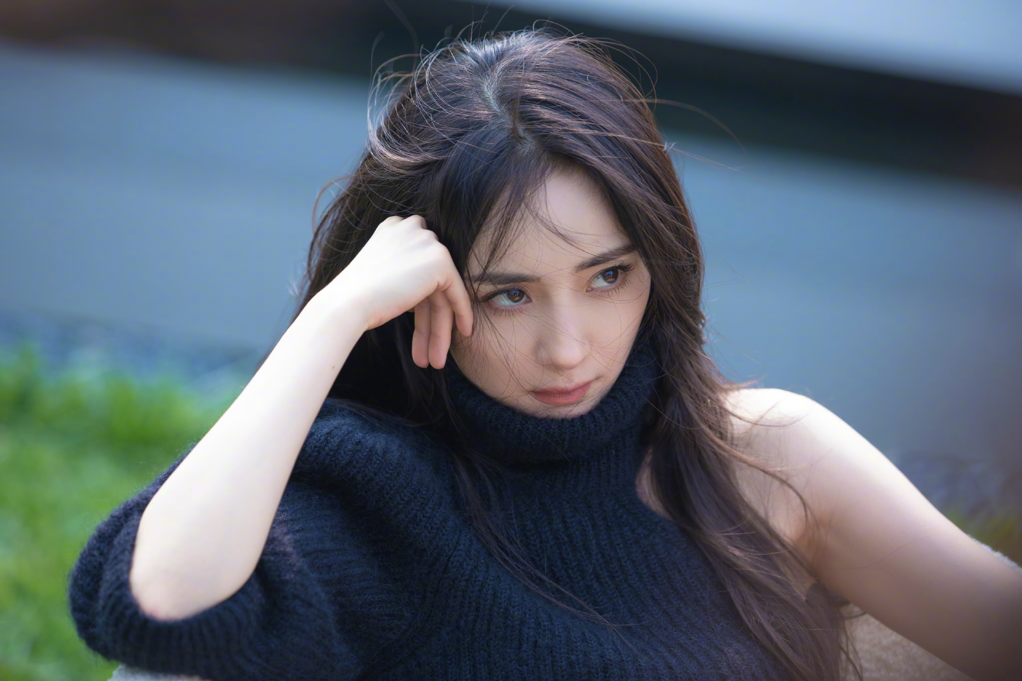 杨幂慵懒夏日风写真曝光气质温婉又迷人