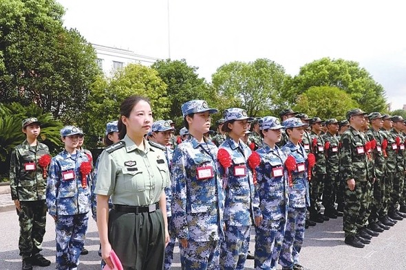 90后退伍女军人引领青年,有力有温度