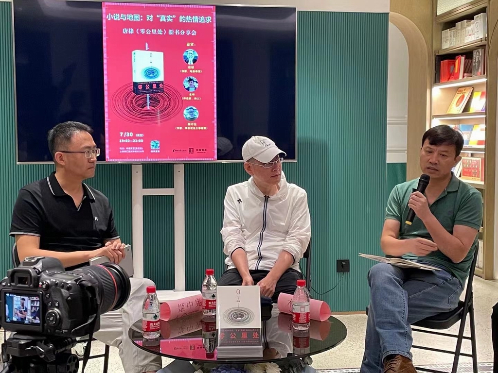 作家、电影导演唐棣（中），评论家木叶（右），作家姬中宪（左）。本文图片由出版方供图