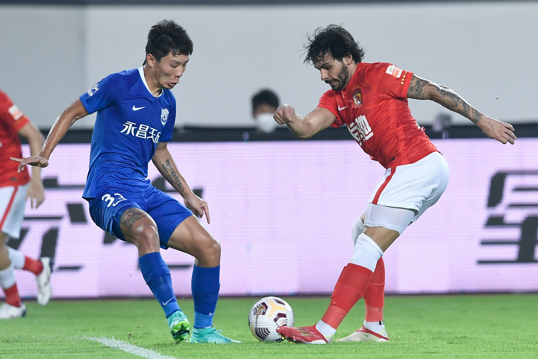 足球--中超:广州队胜沧州雄狮队