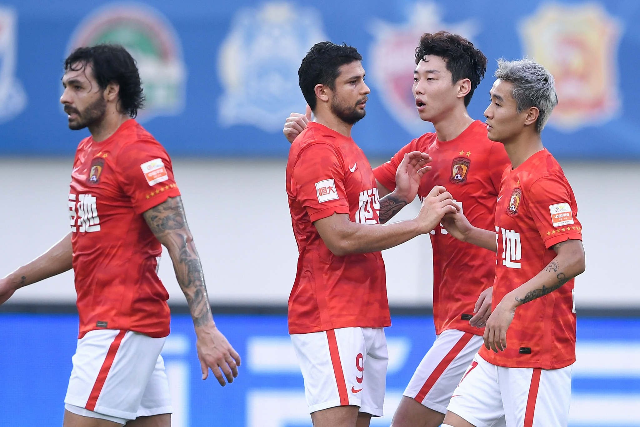 足球--中超:广州队胜沧州雄狮队