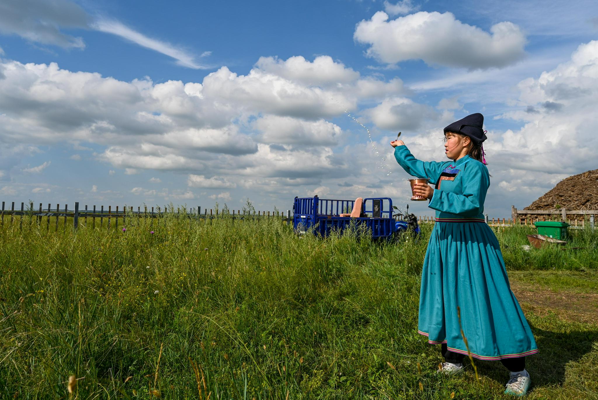 天边草原看蒙古族女孩的别样暑假