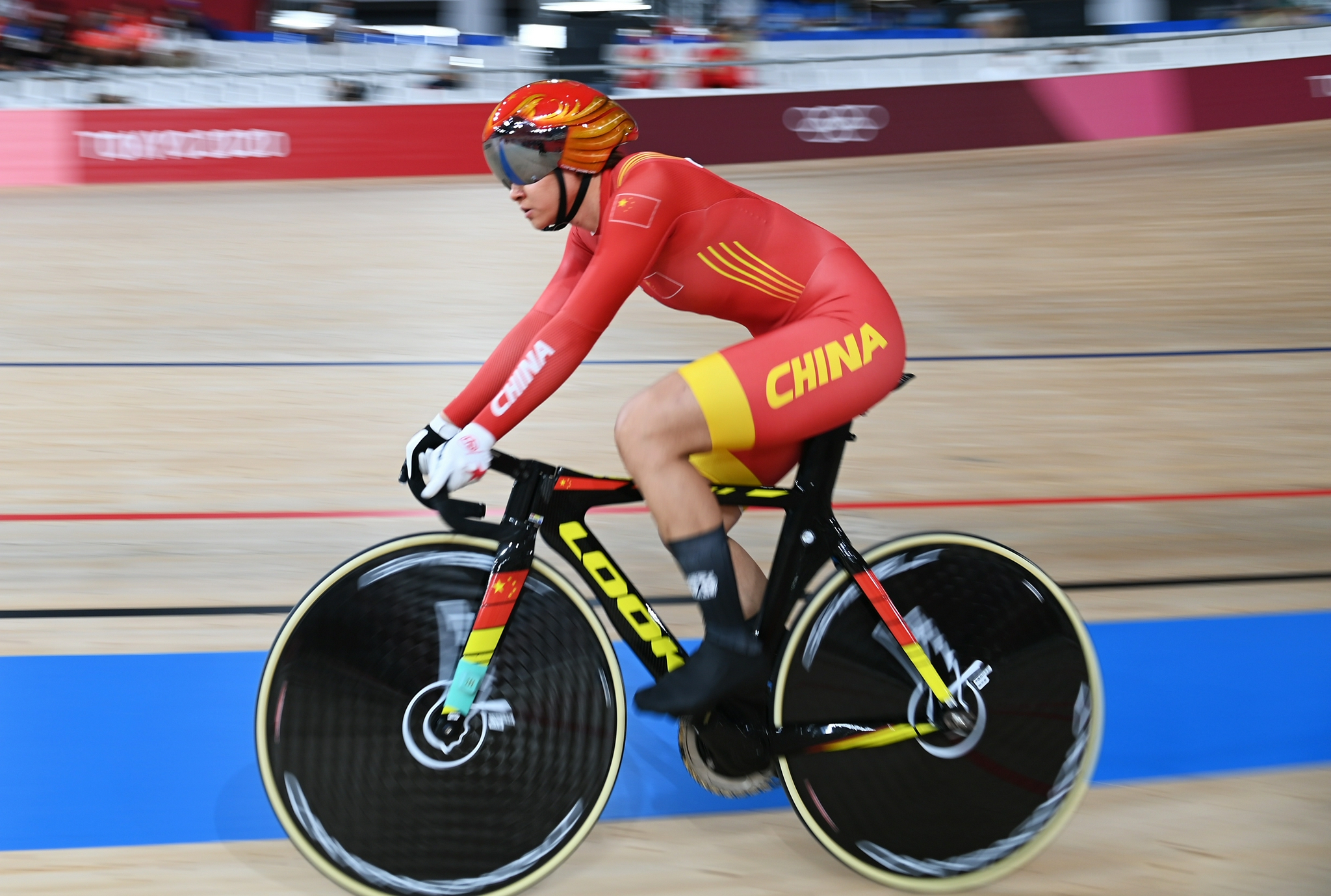 场地自行车——女子团体竞速赛:中国队破世界纪录
