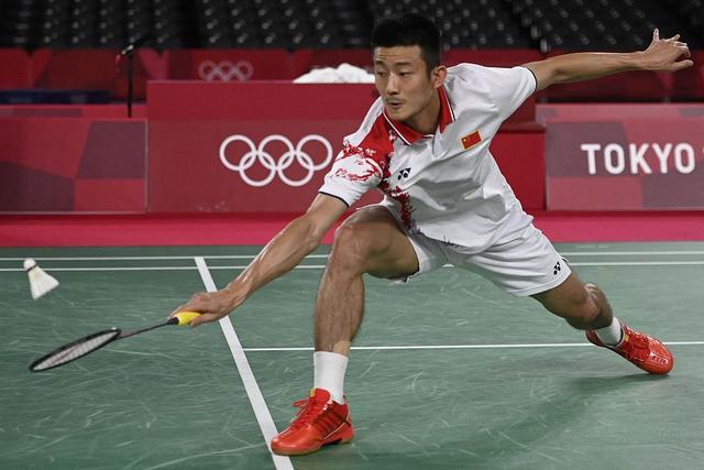 不敌安赛龙,中国选手谌龙斩获羽毛球男单银牌