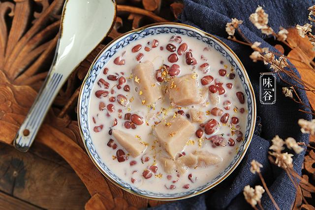 立秋将至,别错过吃芋头,加红豆炖一炖,香甜软糯又营养