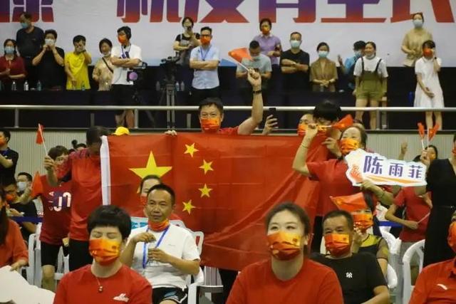 女儿夺金！陈雨菲妈妈却不敢看直播，在车上躲了半场比赛休闲区蓝鸢梦想 - Www.slyday.coM